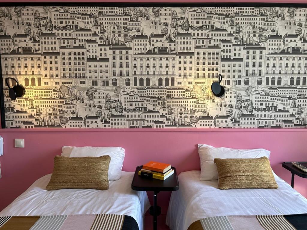 Hotel De La Croix-Rousse Лион Экстерьер фото
