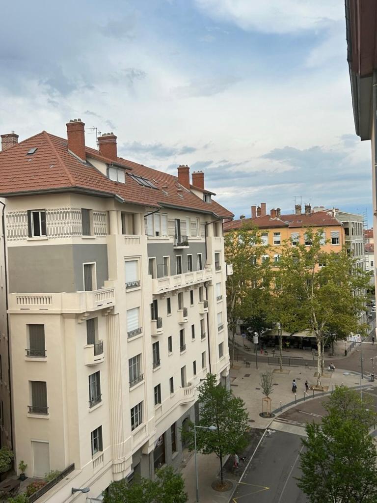 Hotel De La Croix-Rousse Лион Экстерьер фото