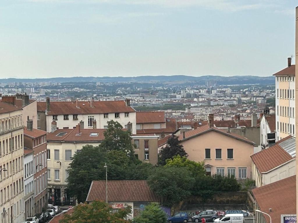 Hotel De La Croix-Rousse Лион Экстерьер фото