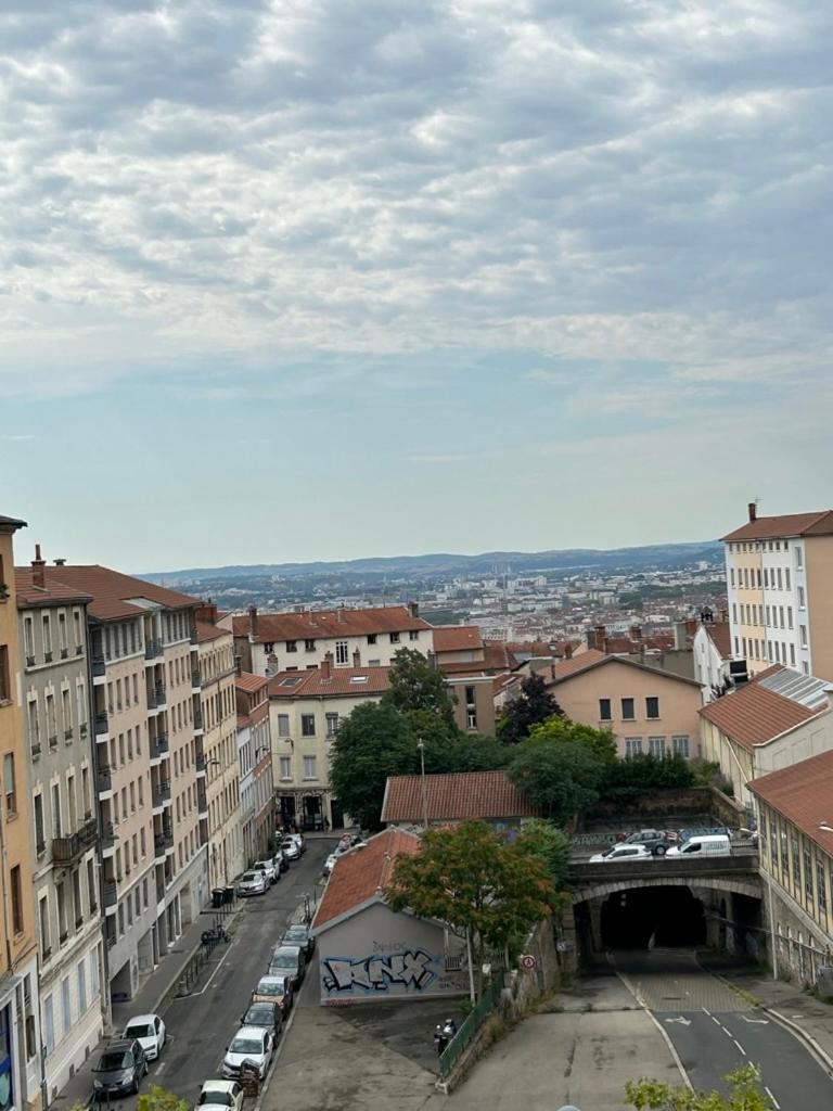 Hotel De La Croix-Rousse Лион Экстерьер фото