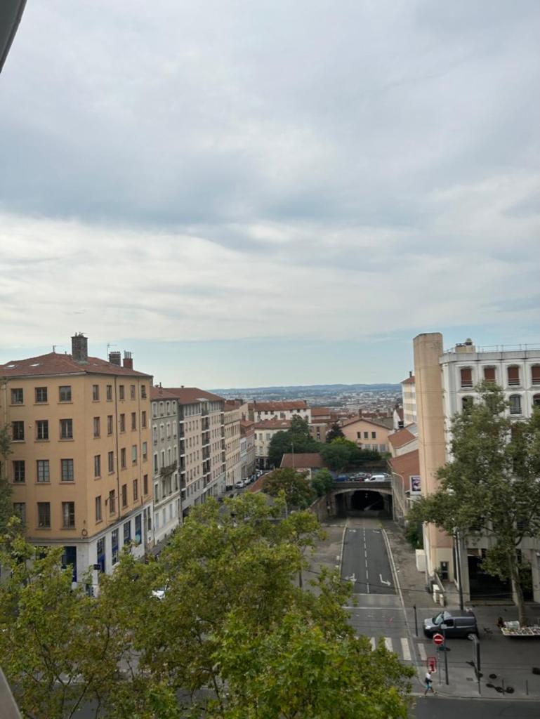 Hotel De La Croix-Rousse Лион Экстерьер фото