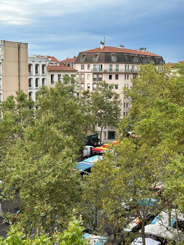 Hotel De La Croix-Rousse Лион Экстерьер фото