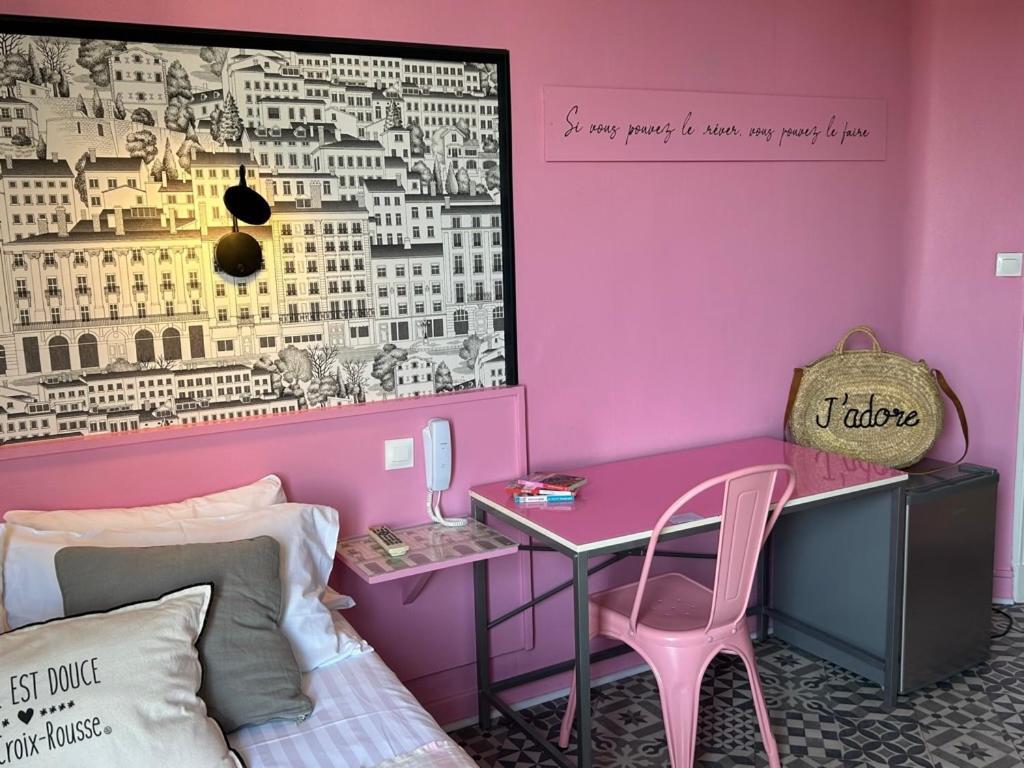 Hotel De La Croix-Rousse Лион Экстерьер фото