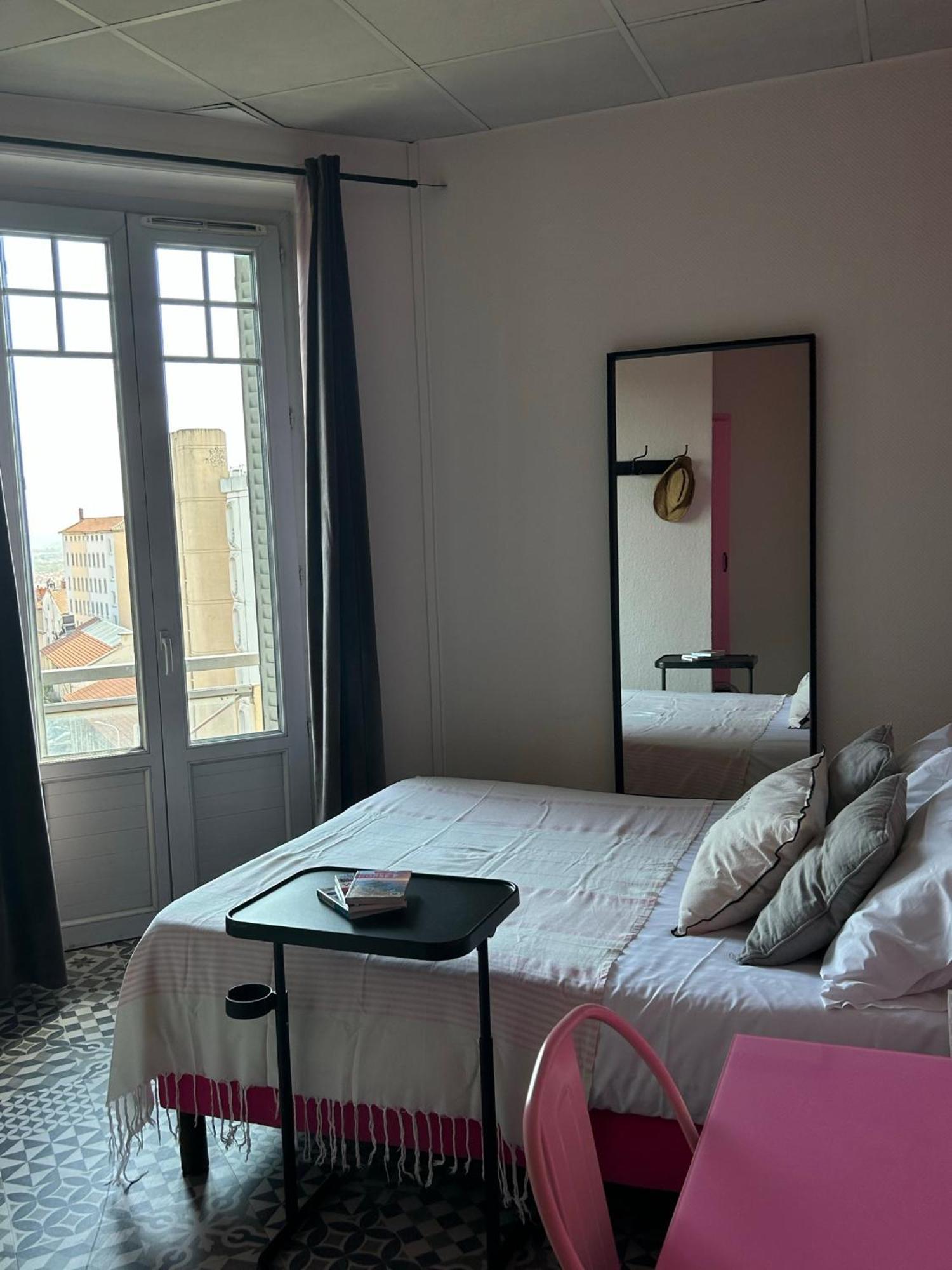 Hotel De La Croix-Rousse Лион Экстерьер фото