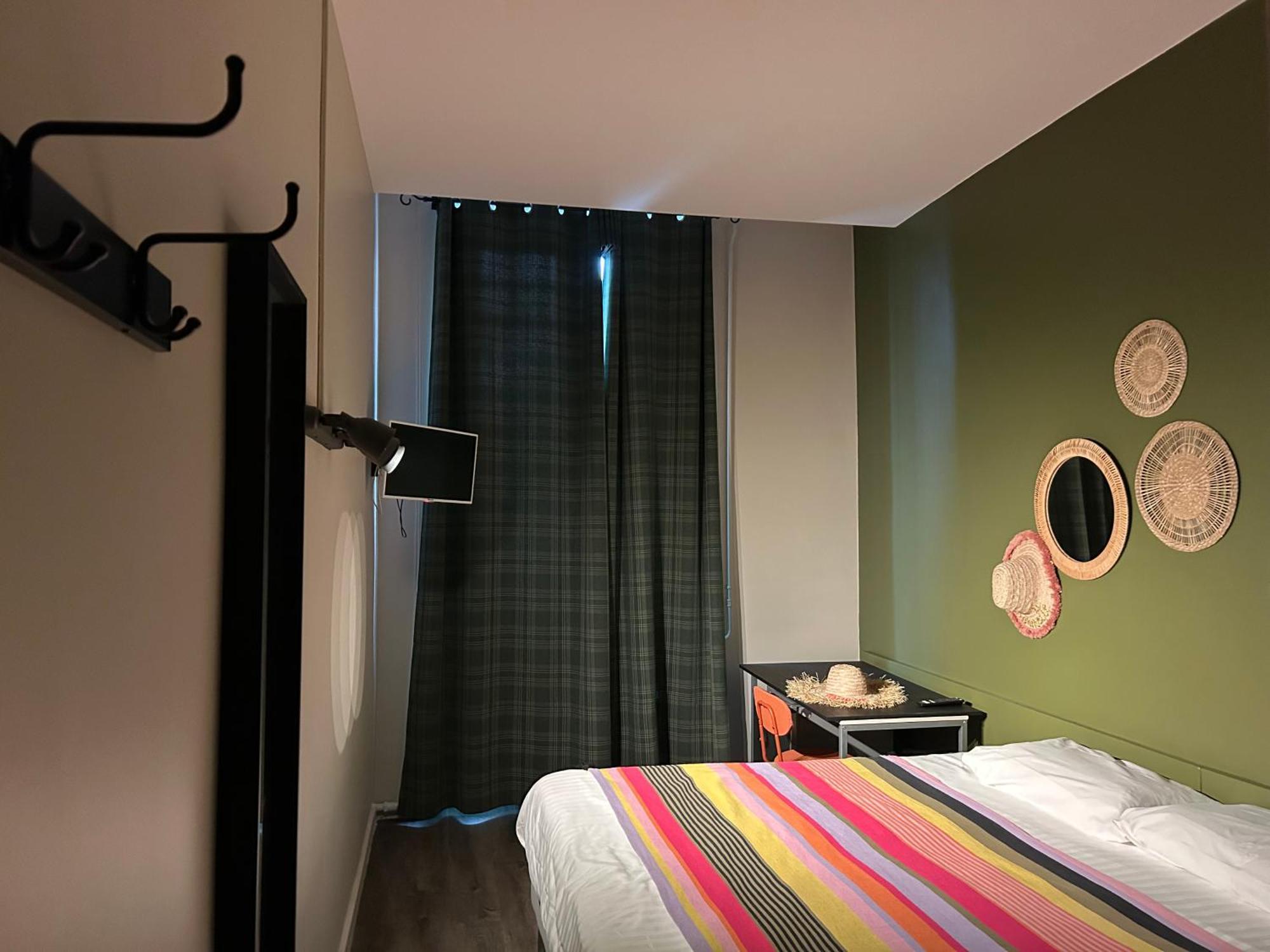 Hotel De La Croix-Rousse Лион Экстерьер фото